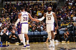 湖人如何更进一步？媒体人：光詹姆斯无敌不够 队友得给力才行