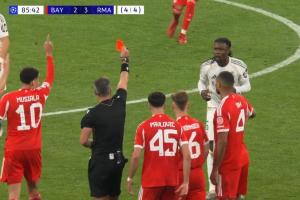 毁掉名局？卡马文加染红后遭绝杀，裁判是否应为拒还球权给黄牌？