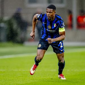 米体：今夏可能有球队激活邓弗里斯2500万解约金，利物浦冬窗有意