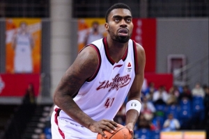 内线大杀器！达卡里·约翰逊13中9高效砍下22分11板3助3断1帽