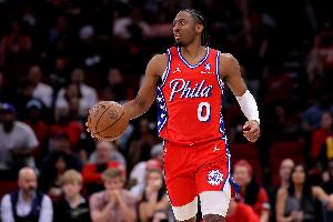 基石！马克西出战42分24秒 25中11砍全队最高31分另2板6助1断1帽