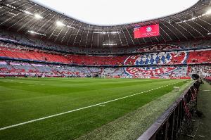 拜仁极端球迷冲场导致摄影师受伤!图片报:警方已对此展开调查