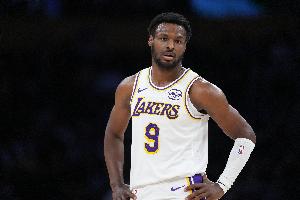 布朗尼：我在做所有正确的事情 保护好球和卡位抢板是我们的重点