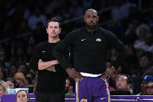 媒体人：41岁老詹当核心不现实 NBA历史上这年纪基本都是板凳摆设