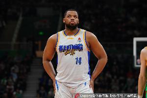 京媒：斯佩尔曼在队内进行检讨 公开向许利民道歉 球队进行了处罚