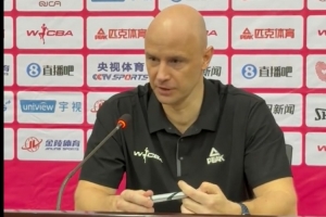 四川女篮主帅：山西进攻篮板杀伤力太大 我们4次技犯情绪没把握好