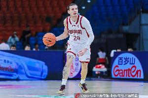 直播吧：山西队已裁掉后卫外援凯尔·盖伊 此前引进戴申·尼克斯