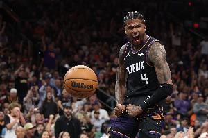 烈日骄阳！杰伦·格林上半场8中5砍14分3板2助2帽 强解三分太酷