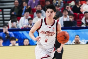 效率可以！程帅澎10中6贡献15分3助2断 三分2中1