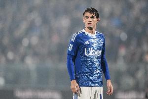 狮子甩头吊射！帕斯联赛主客场进球均5+，本赛季五大联赛中场首人