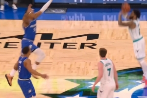 好运开始？布里奇斯中线接球直接轰进神奇压哨三分球