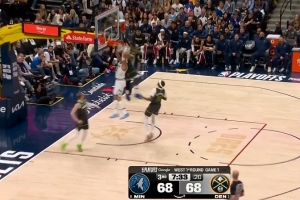 强势反弹！戈登欧洲步双手暴扣&底角三分 个人连拿5分带队46秒7-0