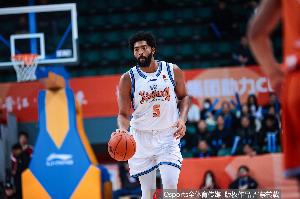 火力全开！劳森半场9中7砍最高20分外加6板 三分5中4