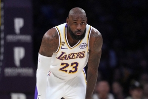 41岁110天！詹姆斯半场得到10+助攻 季后赛历史最老