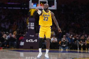 赢家！詹姆斯取得季后赛生涯第184胜 继续刷新历史第一纪录