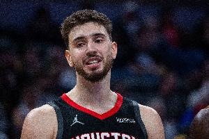 你得更强硬一点！申京首节出战8分钟 5中3拿到7分1板1助&有2失误