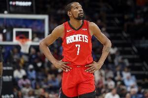 解说：这一整年 杜兰特还是把火箭上上下下都照顾得太好了……