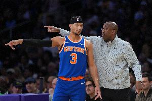 迈克·布朗：有了哈特&大桥&阿努诺比 我们的防守变得灵活多变