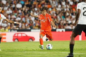 久保建英：马塔拉佐本可以去银行工作，我们很感激他决定成为教练