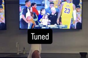 心系老东家？拉塞尔更新社媒观看火湖G1直播：微醺了