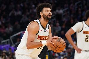 依靠杀伤力！穆雷半场7中3但罚球11中11砍两队最高17分