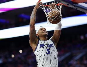 打得很合理！班凯罗15投8中&三分4中2 砍下23分9板4助&正负值+10