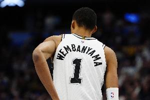 名记：2年前一老将曾表示文班此后每年都能拿DPOY 这奖该以他命名