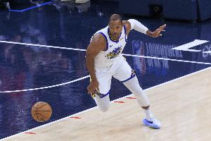 600万球员选项！霍福德：我本赛季表现不错 会花时间慎重考虑未来